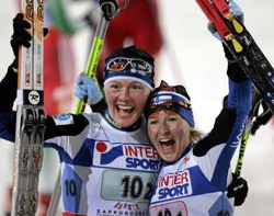 Вирпи Куйтунен и Риита Лиса Ропонен. Чемпионат мира в Саппоро, 23 февраля 2007. Фото: REUTERS/Yuriko