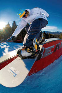 Журнал Transworld Snowboarding опубликовал результаты ежегодных тестов, назвав лучшие мужские и женские сноуборды для парка и пайпа в ценовой категории до $400 и выше $400.