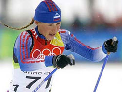 Российская лыжница Юлия Чепалова, трижды побеждавшая на Олимпийских играх, вернется в большой спорт в сезоне-2007/08
