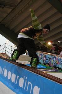 В Adrenalin Games 2007 - соревнованиях по сноуборду в дисциплине джиббинг - примут участие 10 приглашенных райдеров и 40 человек, которым предстоит пройти квалификацию