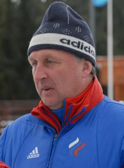 Главный тренер сборной России Юрий Викторович Бородавко всегда на виду.