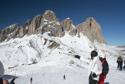 на этом плато несколько кресельных подъёмников и небольшая зона катания, сюда же выходит подъёмник из Кампителло