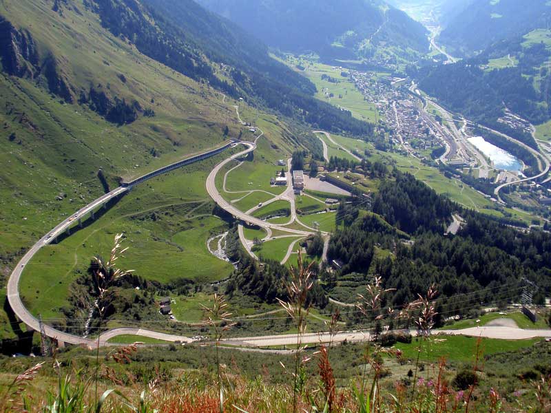 Вид сверху на Airolo