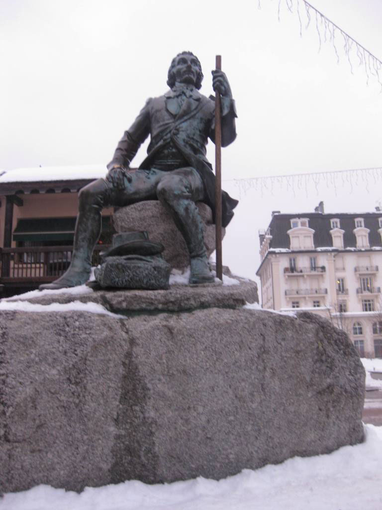 Памятник покорителю Монблана