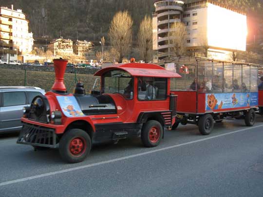 отель в 5 минутах езды от подъемника на бесплатном транспортном средстве, стилизованном под паровозик